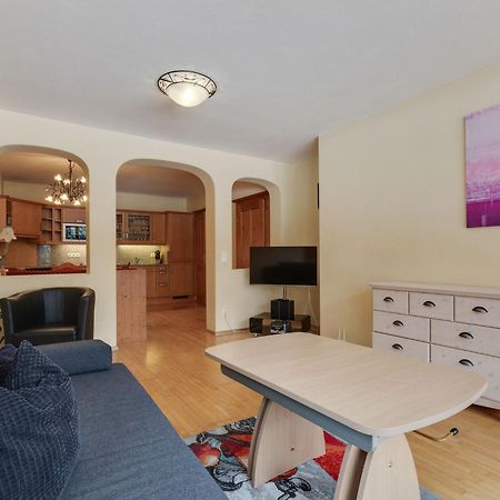 Chalet Apartment In Saalbach Hinterglemm Екстер'єр фото