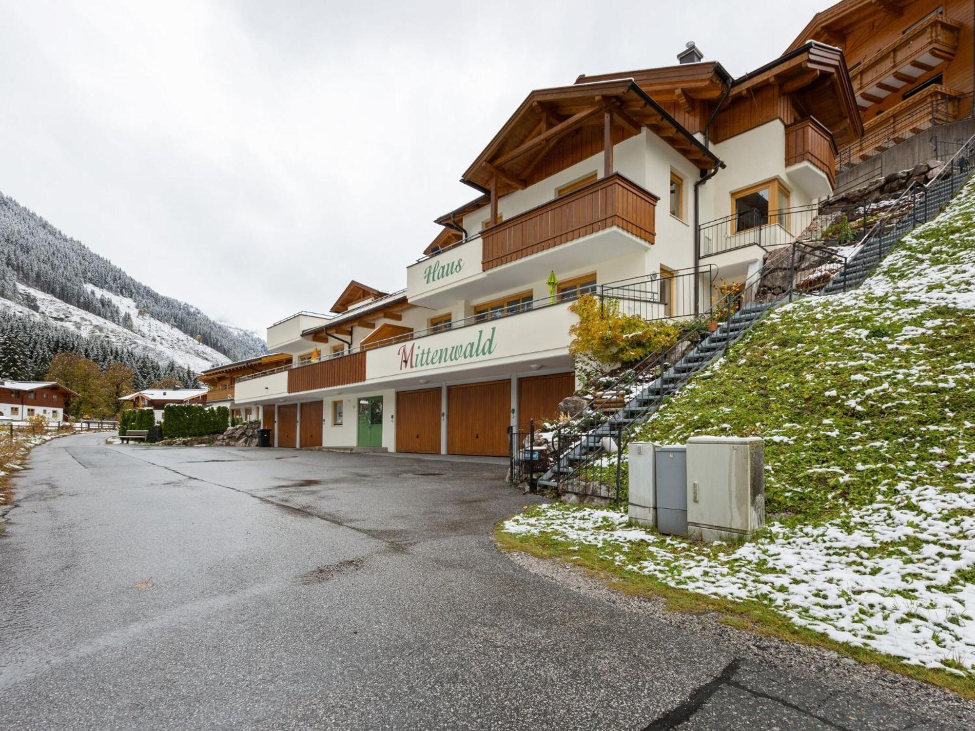 Chalet Apartment In Saalbach Hinterglemm Екстер'єр фото